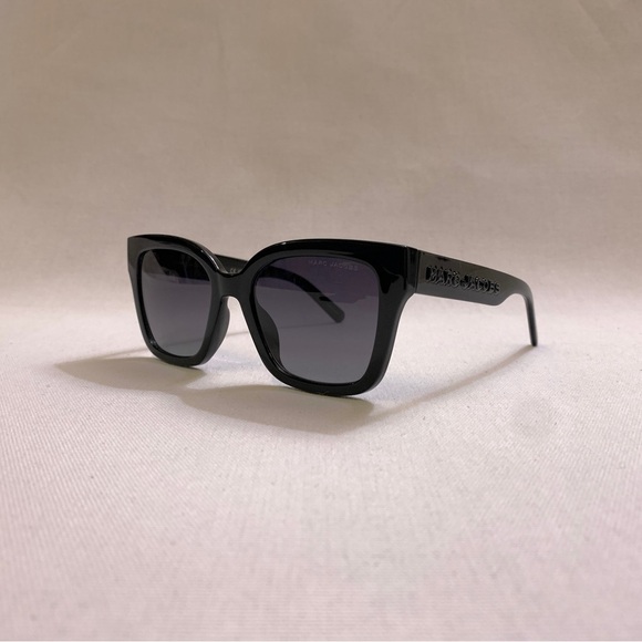 MARC JACOBS Embossed Logo Square Sunglasses — Glossy Black & Grey Gradient Lens - Picture 10 of 17